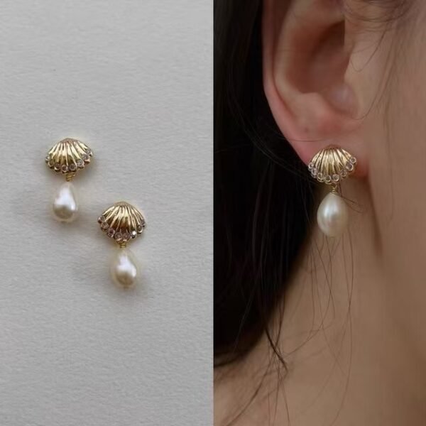 Shell - style Natural Freshwater Pearl Earrings for Women, Niche Design, Vintage Gold, High - end Elegance. Pearls 6 - 7mm / Silver Posts